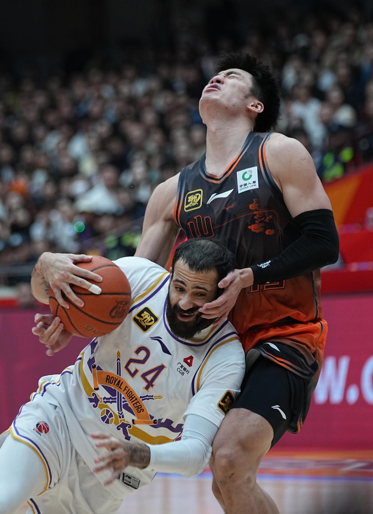 金年会中国官网-赛后山东男篮绝杀压哨——NBA季后赛节点到来；话题不断；数据趋势出现新变化的简单介绍